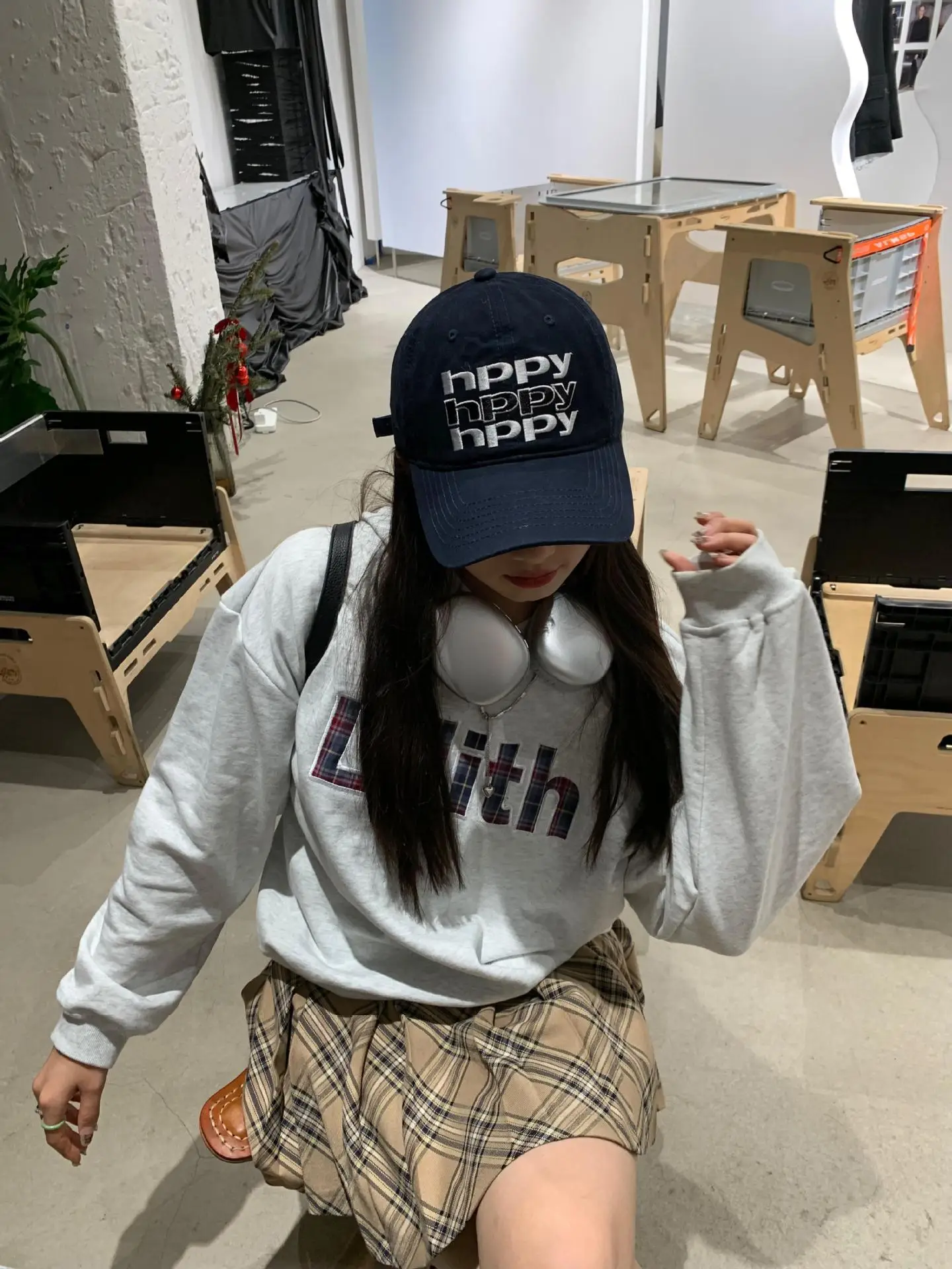 Women Retro Letter Cap Wide Brim Baseball Cap — feature 18