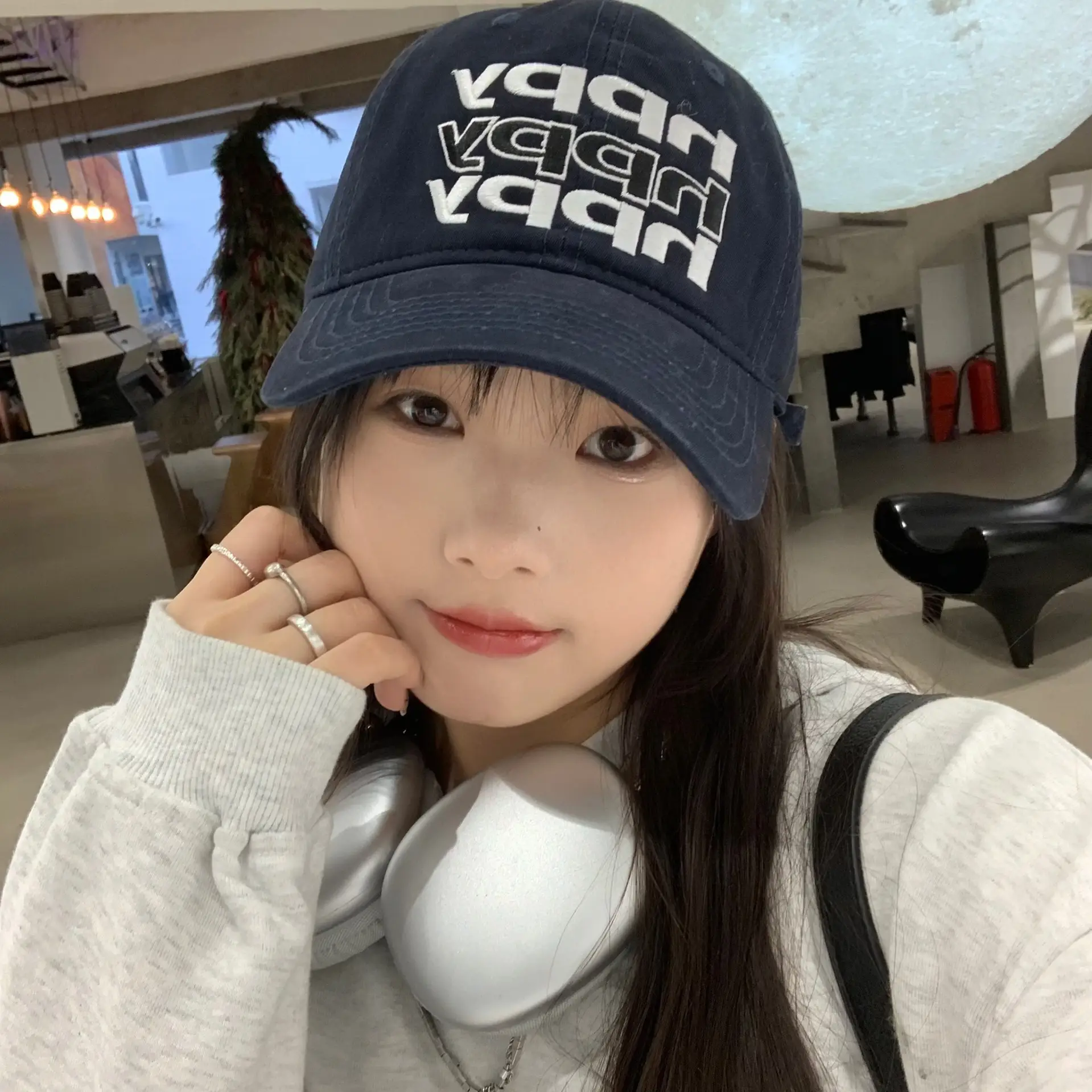 Women Retro Letter Cap Wide Brim Baseball Cap - Image 2