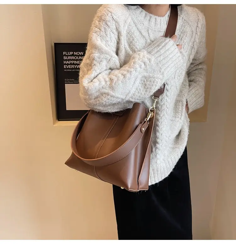 Women's Large Capacity Shoulder Messenger Bag Brown Leather — feature 16