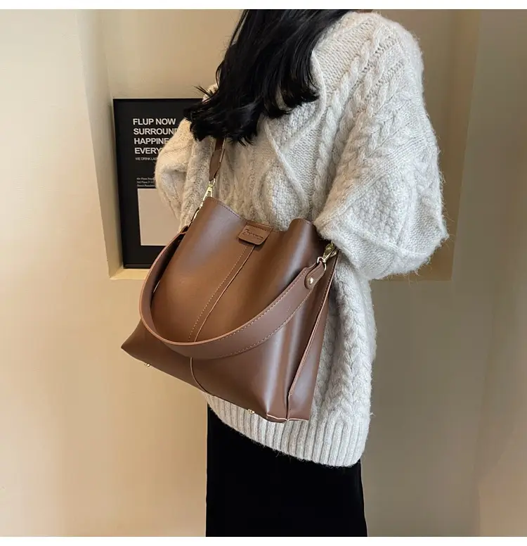 Women's Large Capacity Shoulder Messenger Bag Brown Leather — feature 17