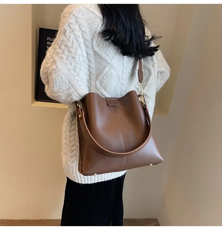 Women's Large Capacity Shoulder Messenger Bag Brown Leather — feature 18