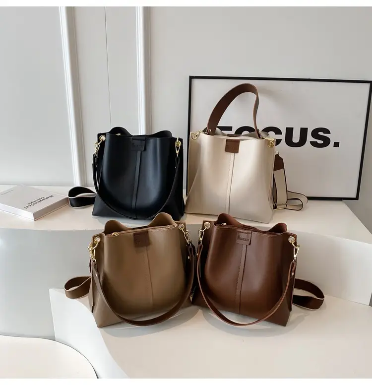 Women's Large Capacity Shoulder Messenger Bag Brown Leather — feature 23