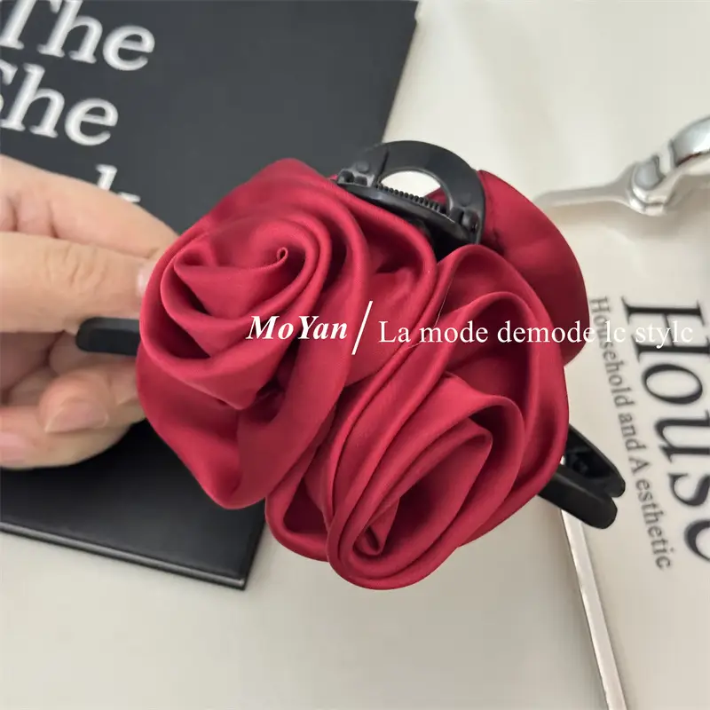 Black Rose Hairpin with High-Grade Shark Clip — feature 2
