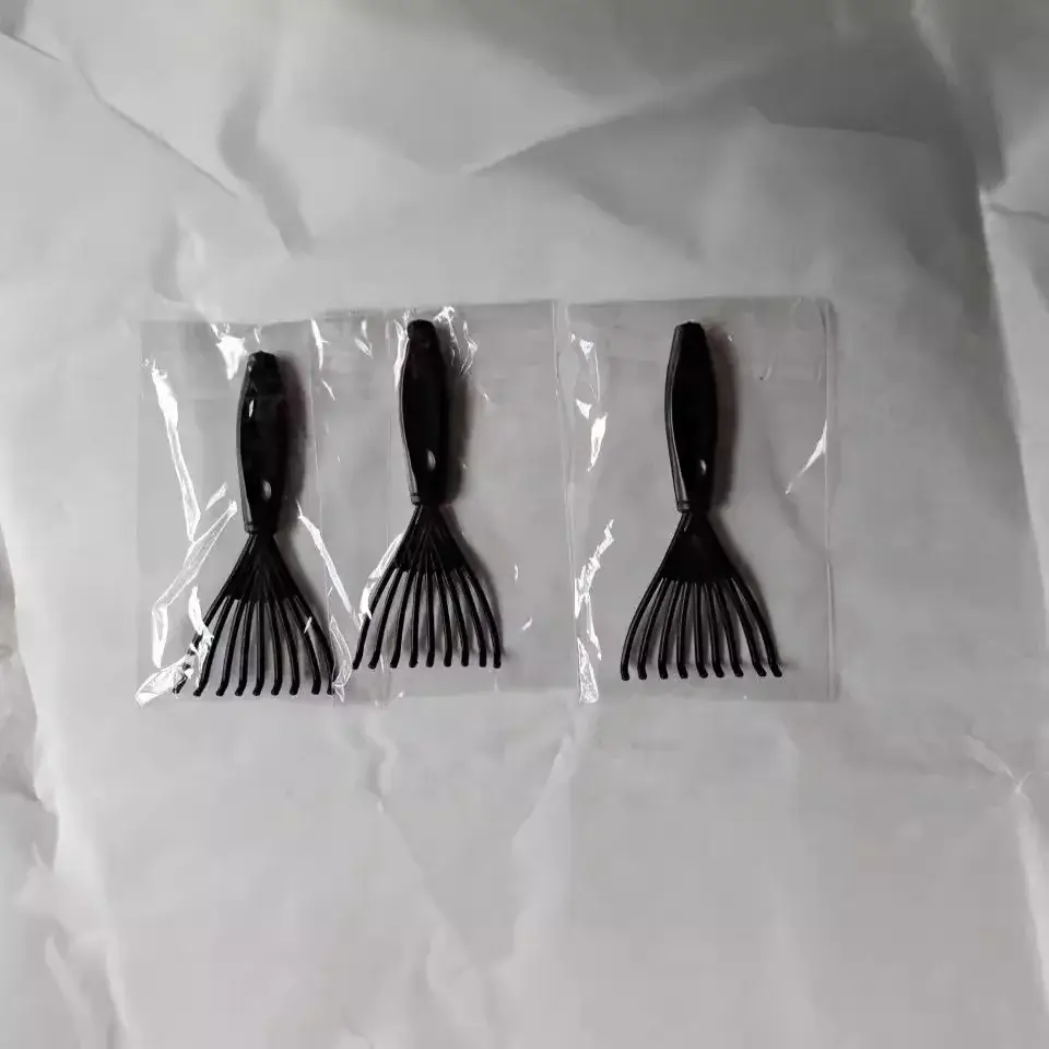 Black Comb Cleaning Brush for Hair Care - Image 3