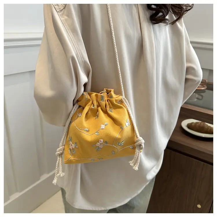 Women's Black Drawstring Shoulder Messenger Bag 2024 — feature 11