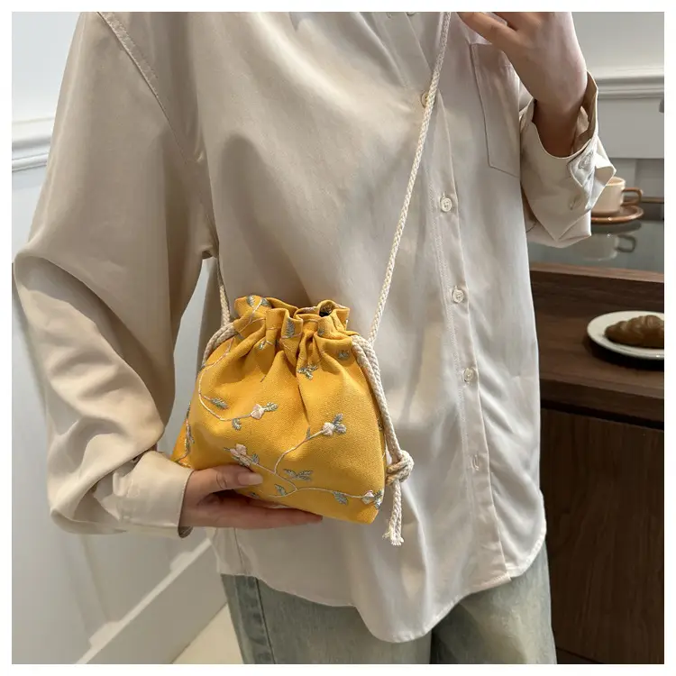 Women's Black Drawstring Shoulder Messenger Bag 2024 — feature 12
