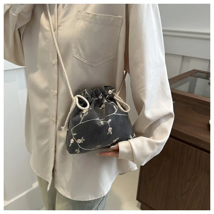 Women's Black Drawstring Shoulder Messenger Bag 2024 — feature 7