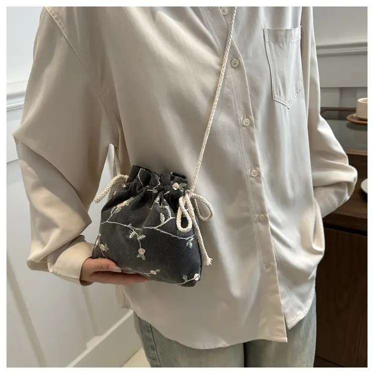Women's Black Drawstring Shoulder Messenger Bag 2024 — feature 8
