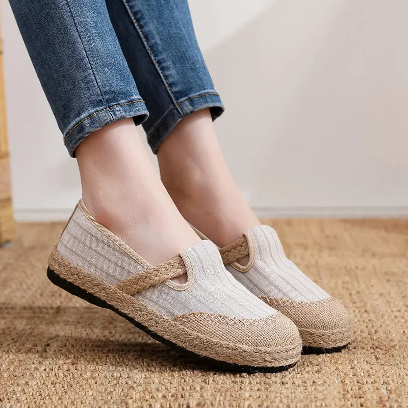 Spring 2025 New Old Beijing Cloth Shoes Breathable Mother Shoes Soft Sole Non-slip Casual Women's Shoes Slip-on Women's Shoes - Image 4