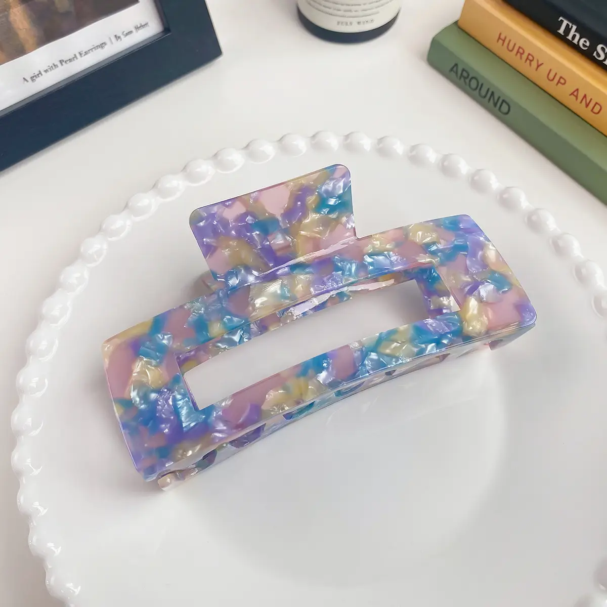 Oversized Acetic Acid Clip Hair Clip Women's Back of Head - Image 5