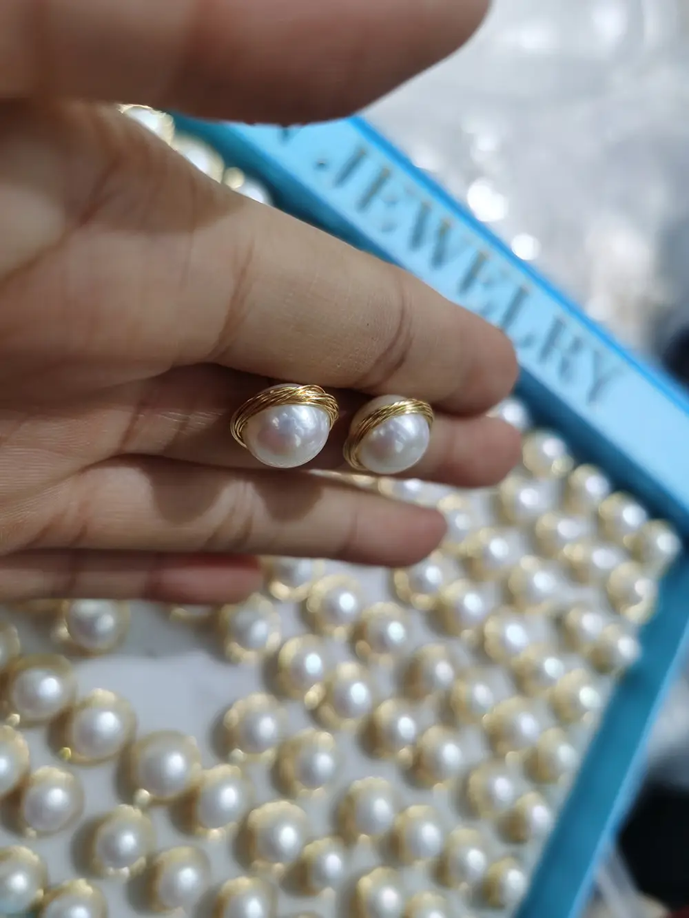 10-11mm Gold Wire Pearl Earrings 3A Wholesale — feature 10