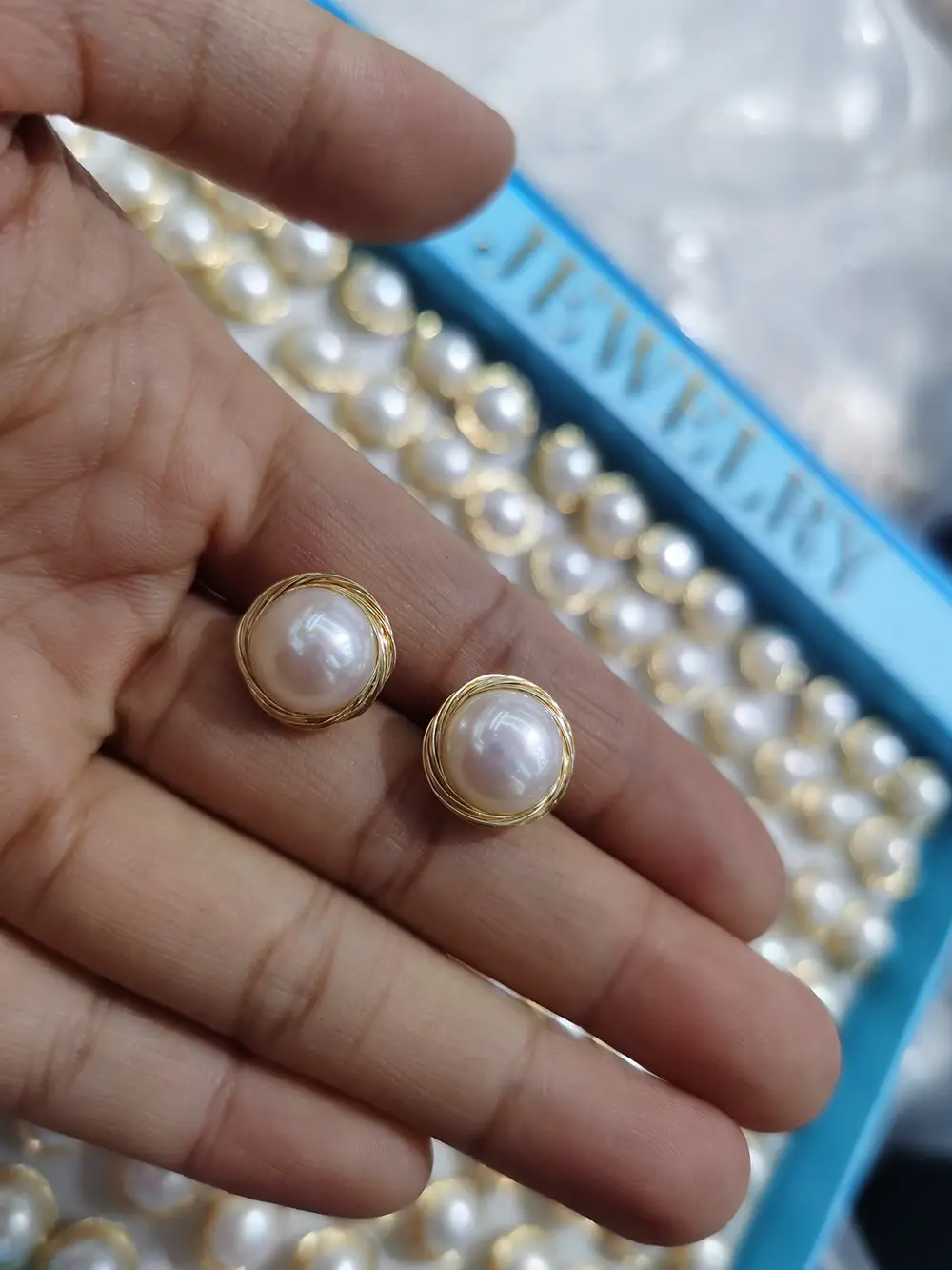 10-11mm Gold Wire Pearl Earrings 3A Wholesale — feature 9