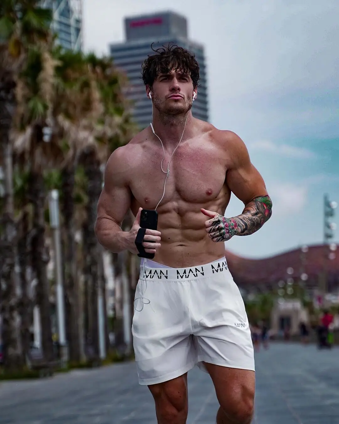 Men's White Quick-Drying Sports Shorts Lightweight - Image 2