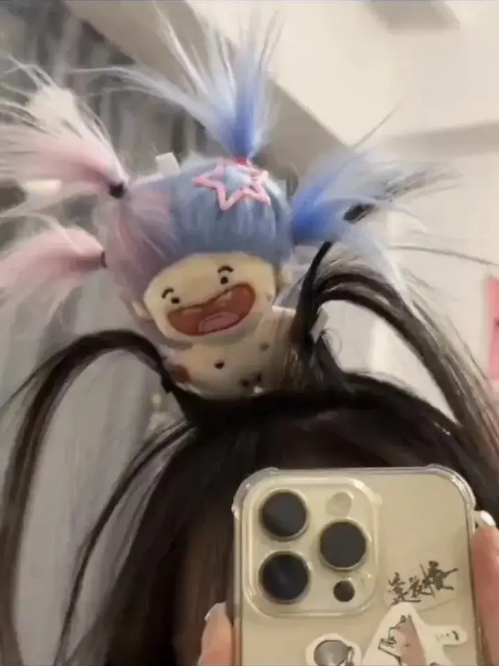 Funny Tooth-Missing Doll Hairpin Clip for Girls — feature 7