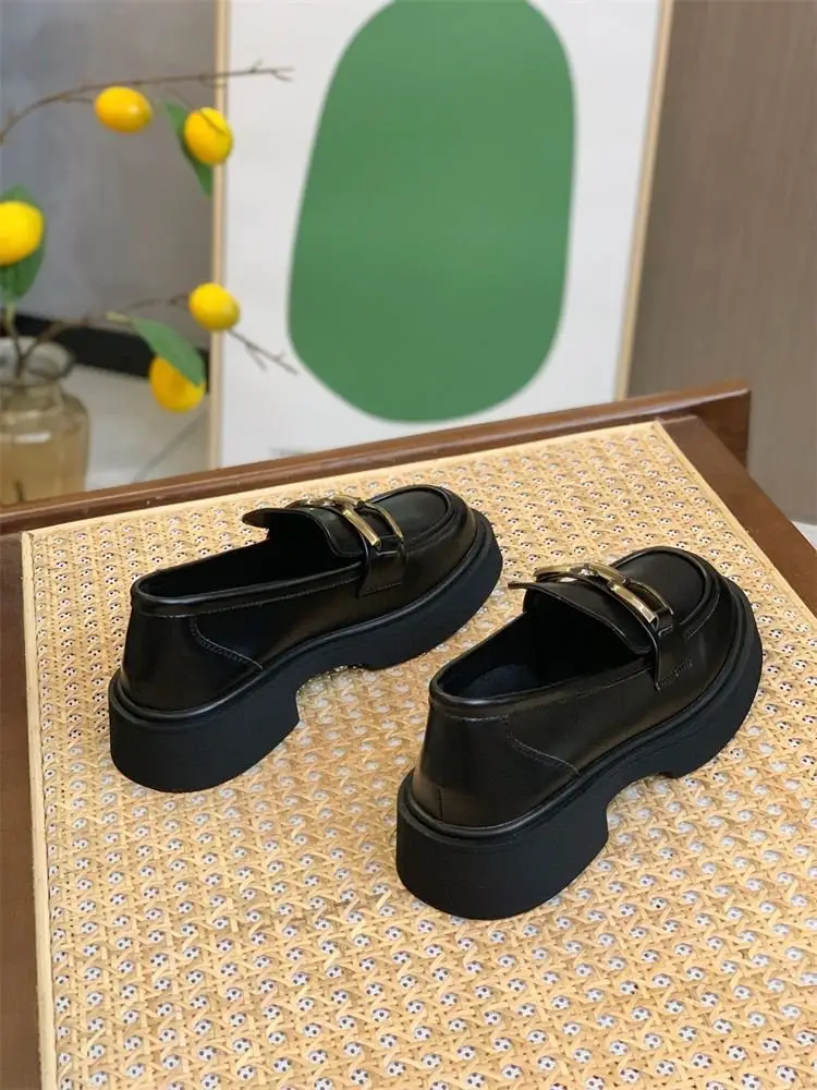 Women Retro British Style Leather Slip-On Loafers — feature 10