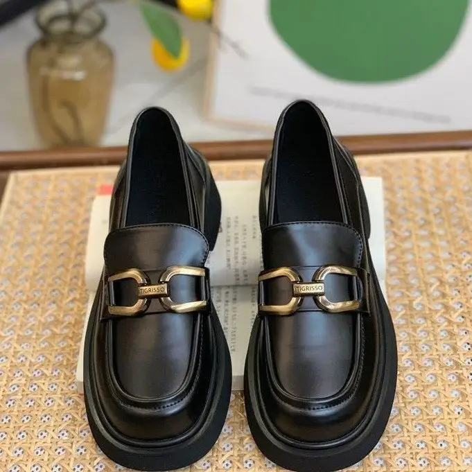 Women Retro British Style Leather Slip-On Loafers — feature 2