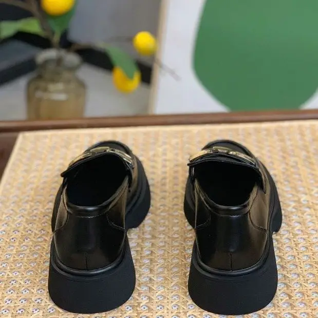 Women Retro British Style Leather Slip-On Loafers — feature 4