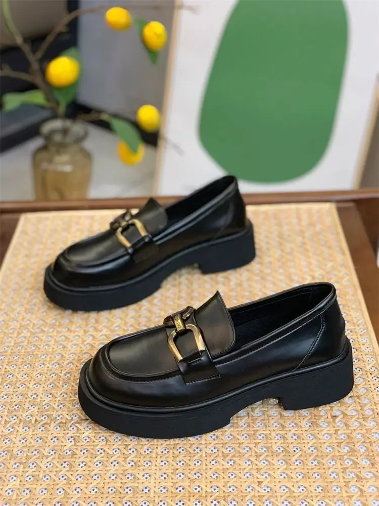Women Retro British Style Leather Slip-On Loafers — feature 5