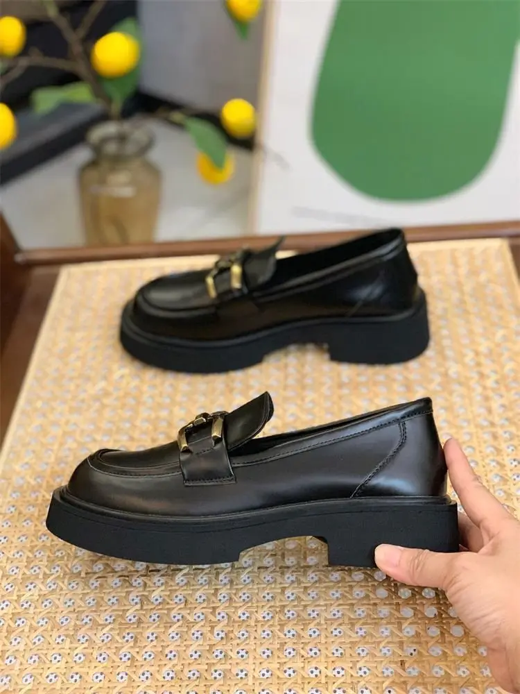 Women Retro British Style Leather Slip-On Loafers — feature 6
