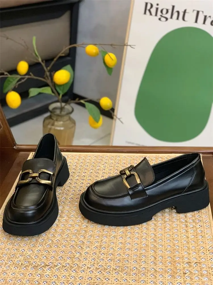 Women Retro British Style Leather Slip-On Loafers — feature 7