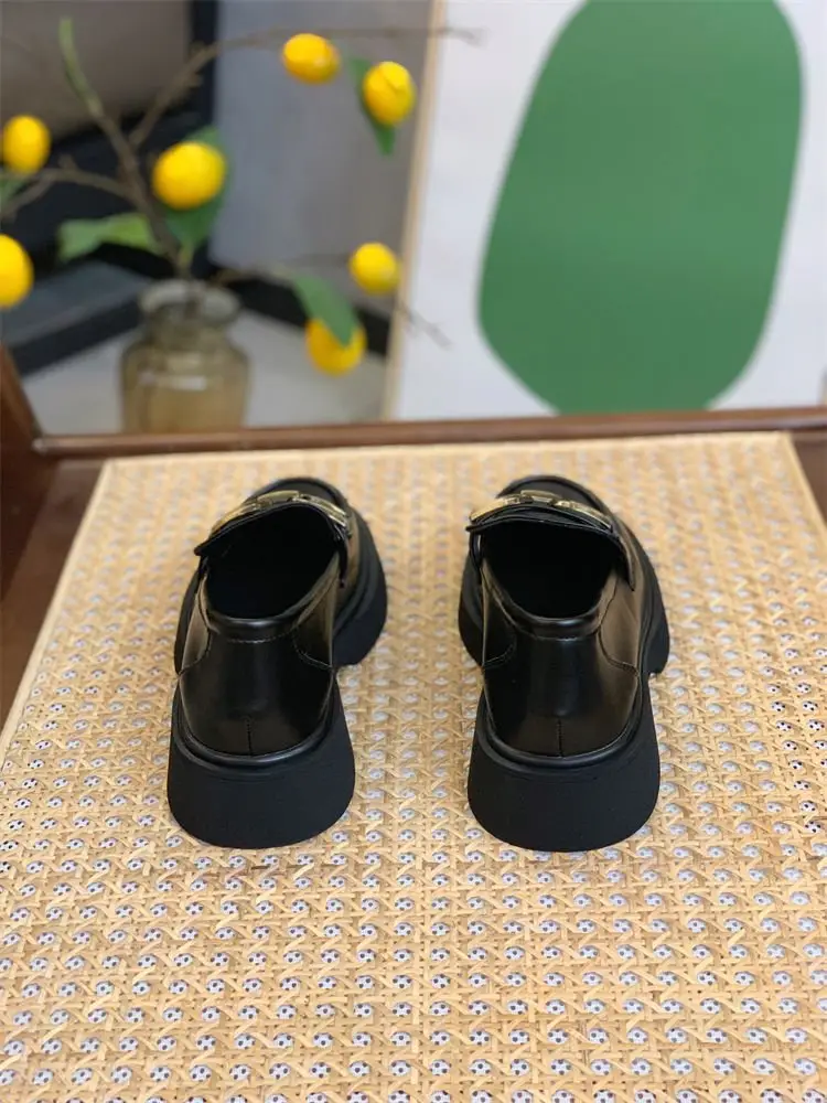 Women Retro British Style Leather Slip-On Loafers — feature 8
