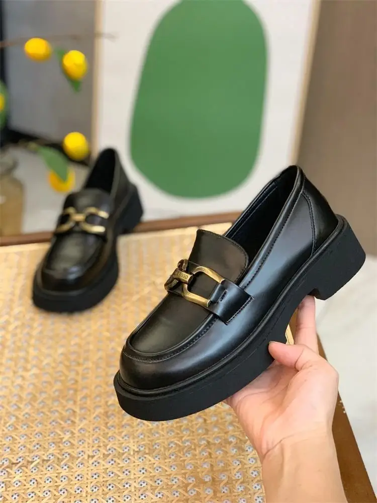 Women Retro British Style Leather Slip-On Loafers — feature 9