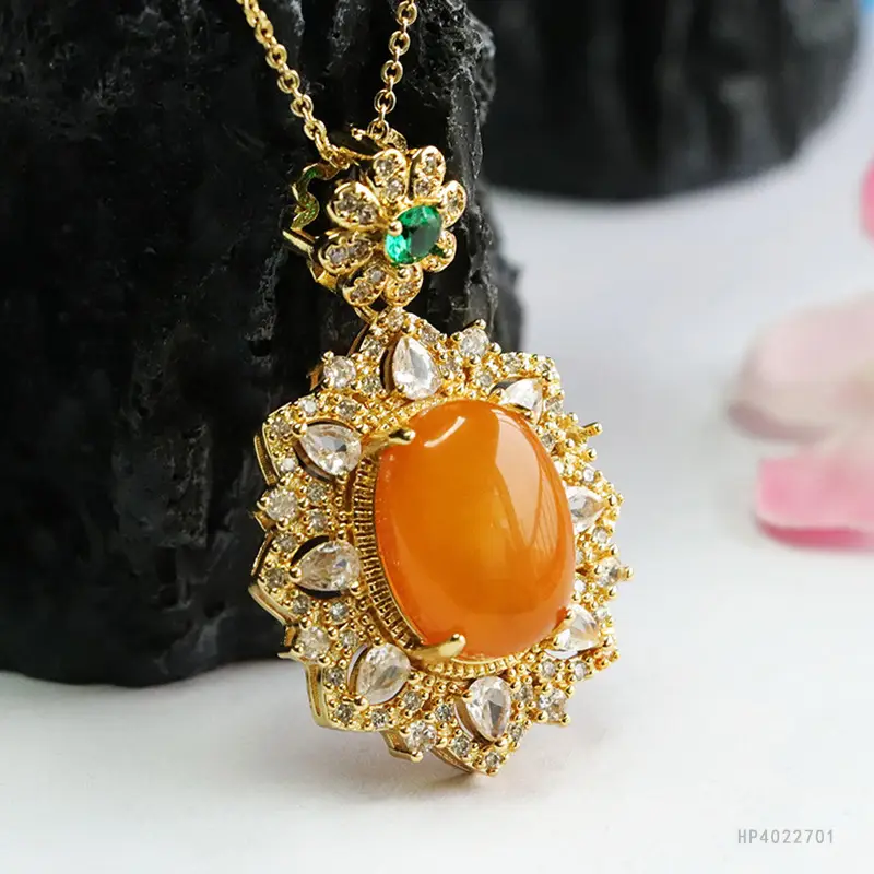 Natural Amber Pendant Necklace with Honey Wax Design — feature 9
