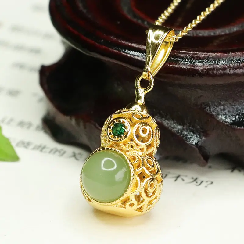 Aiyu Jade Pendant Necklace with Green Gemstone - Image 3