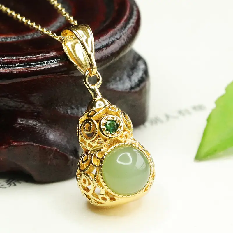 Aiyu Jade Pendant Necklace with Green Gemstone - Image 4