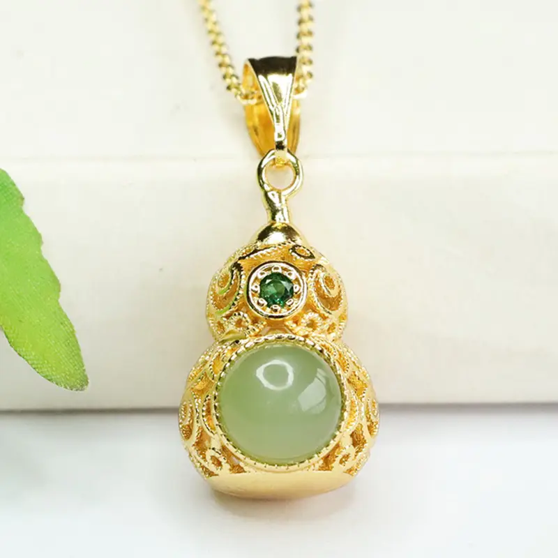 Aiyu Jade Pendant Necklace with Green Gemstone — feature 7