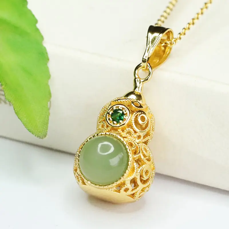 Aiyu Jade Pendant Necklace with Green Gemstone — feature 8