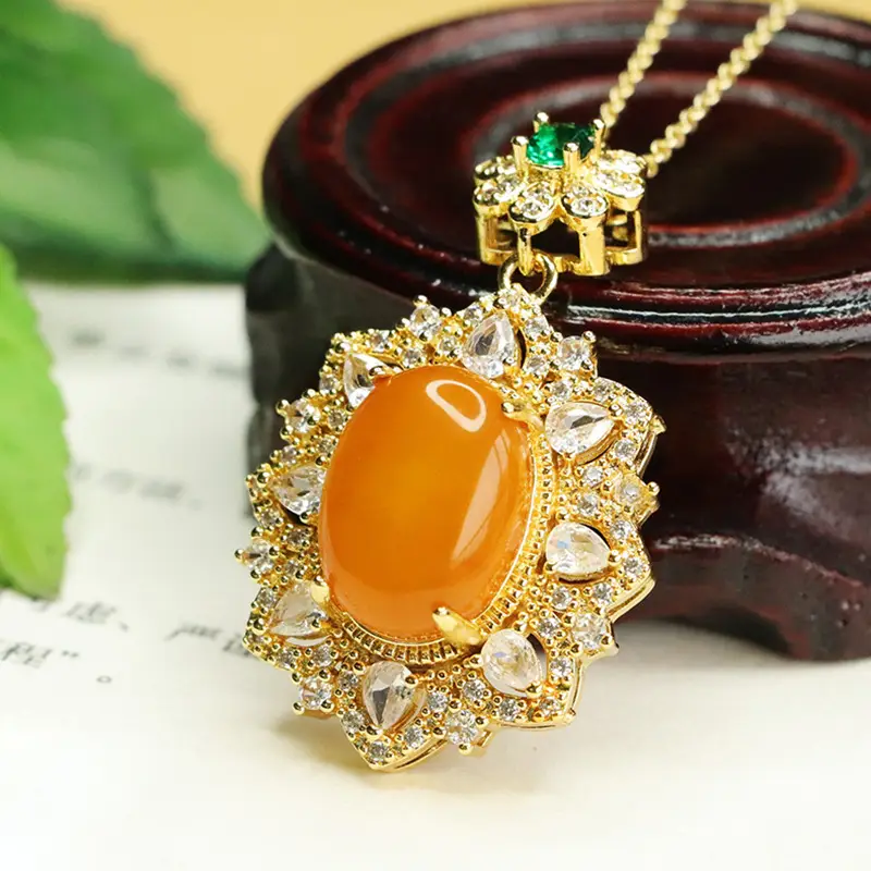 Aiyu Natural Amber Pendant Necklace with Full Wax Finish