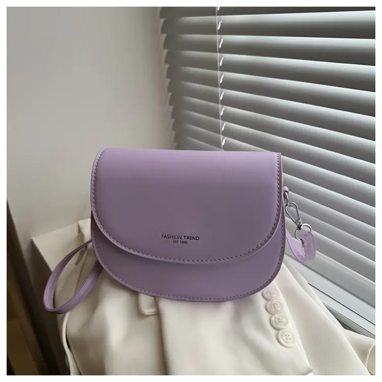 White Saddle Crossbody Bag for Women 2024 — feature 9