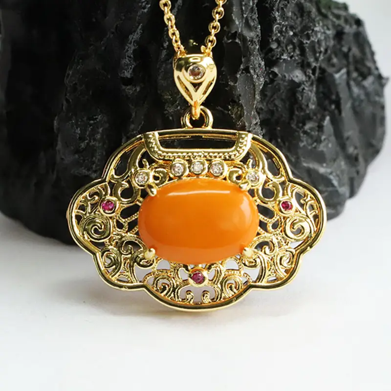 Guan Yu Amber Pendant Necklace Vintage Gold — feature 7