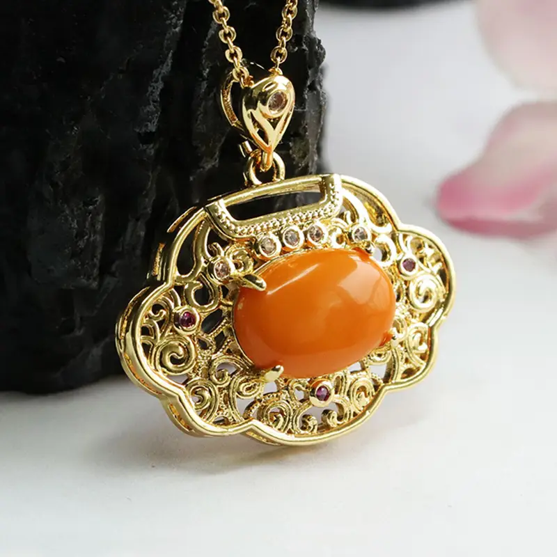Guan Yu Amber Pendant Necklace Vintage Gold — feature 9