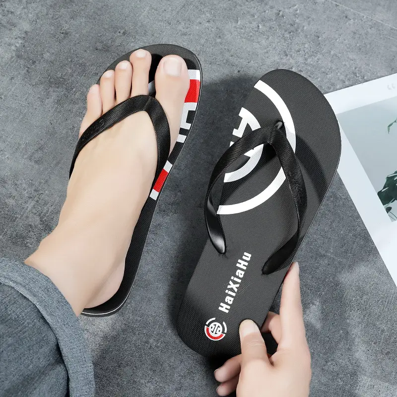 Cross-border wholesale flip-flops men's summer outdoor wear men's wear-resistant non-slip lightweight new summer clip-on beach slippers
