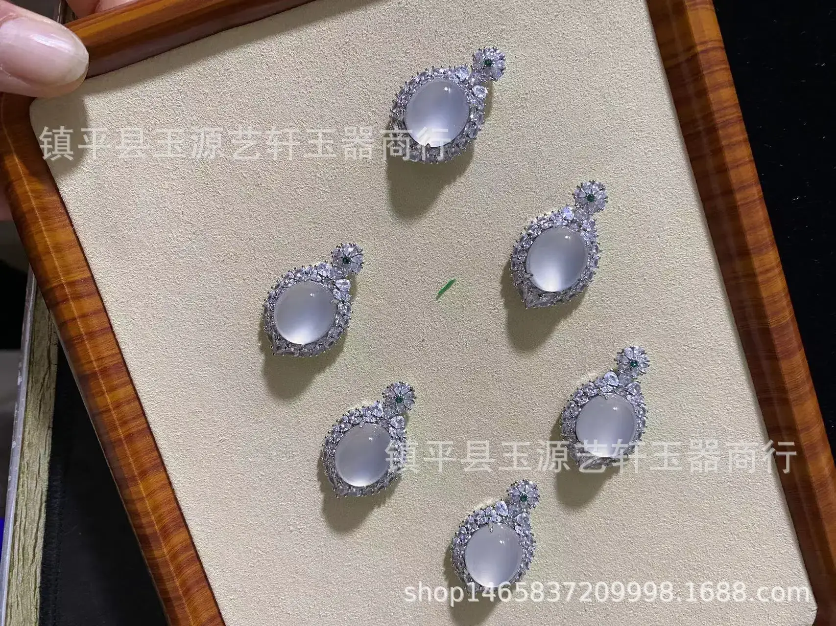Natural Ice Chalcedony Egg Pendant High Ice Light Agate Jade Necklace — feature 2