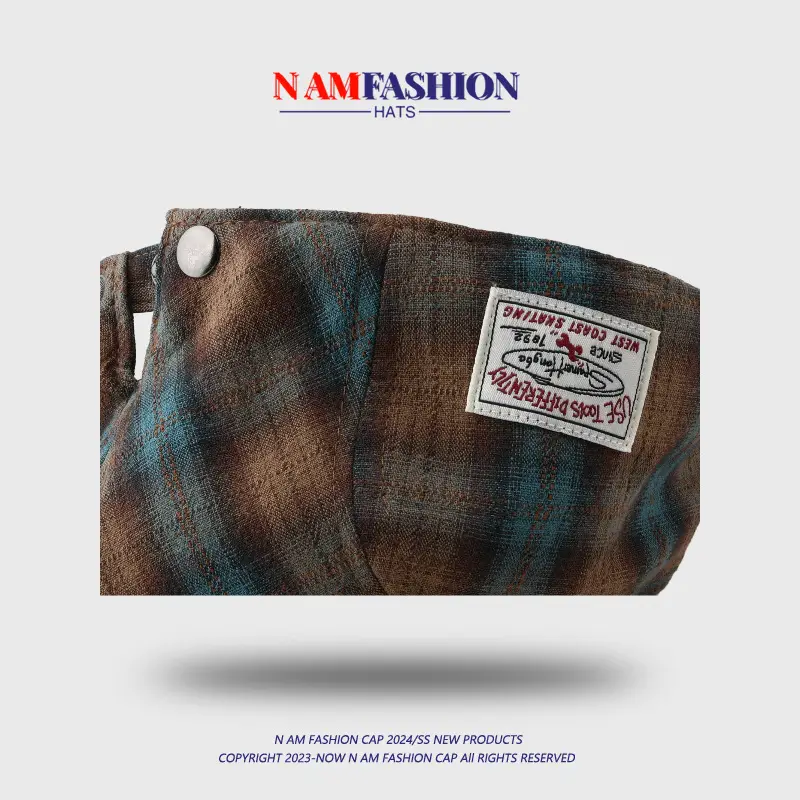 Japanese Retro Plaid Men's Peaked Cap Brown Beige — feature 3