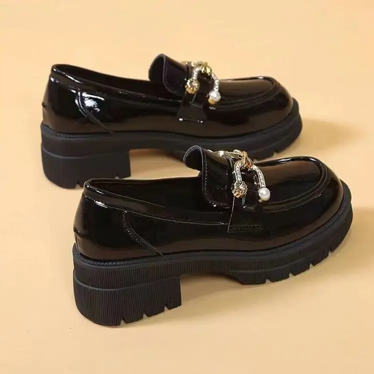Popular small leather shoes for women 2024 New Spring single-layer shoes patent leather British style thick sole increased slip-on loafers