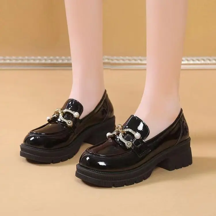 Popular small leather shoes for women 2024 New Spring single-layer shoes patent leather British style thick sole increased slip-on loafers
