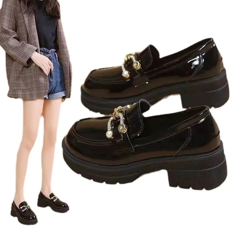 Popular small leather shoes for women 2024 New Spring single-layer shoes patent leather British style thick sole increased slip-on loafers