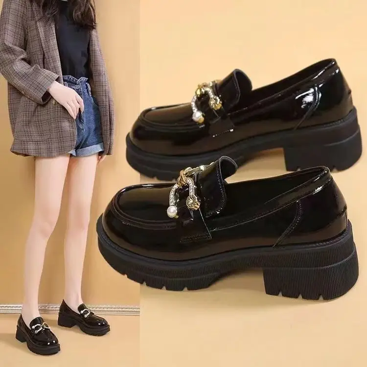 Popular small leather shoes for women 2024 New Spring single-layer shoes patent leather British style thick sole increased slip-on loafers — feature 4
