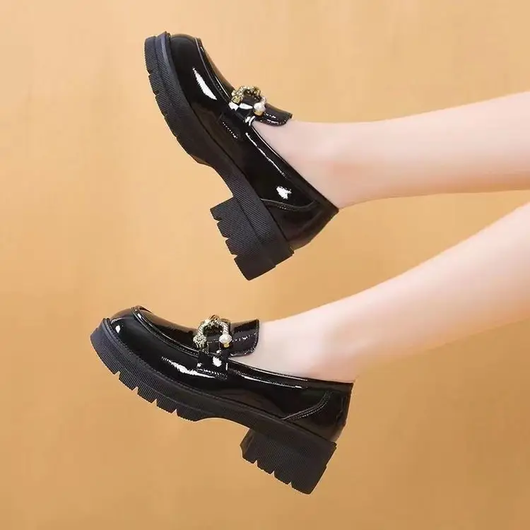 Popular small leather shoes for women 2024 New Spring single-layer shoes patent leather British style thick sole increased slip-on loafers — feature 5