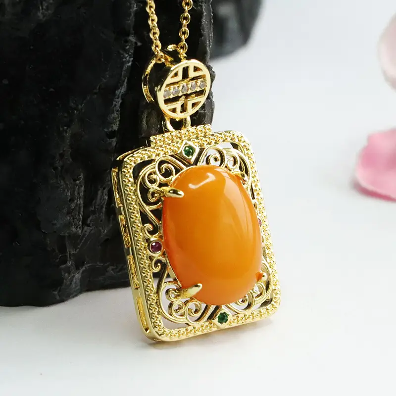 Natural Amber Pendant Necklace Gold Plated — feature 9