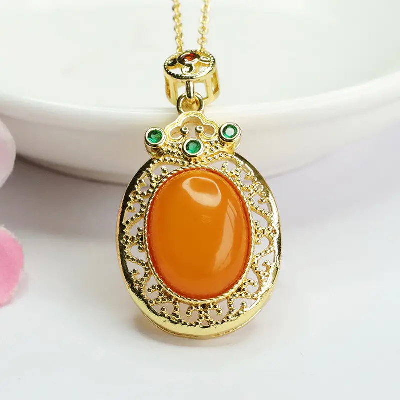 Natural Amber Pendant Necklace for Women Gold Plated — feature 4
