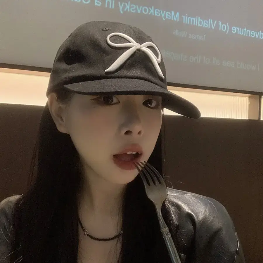 Women Baseball Cap with Bowknot Embroidery Large Brim - Image 3