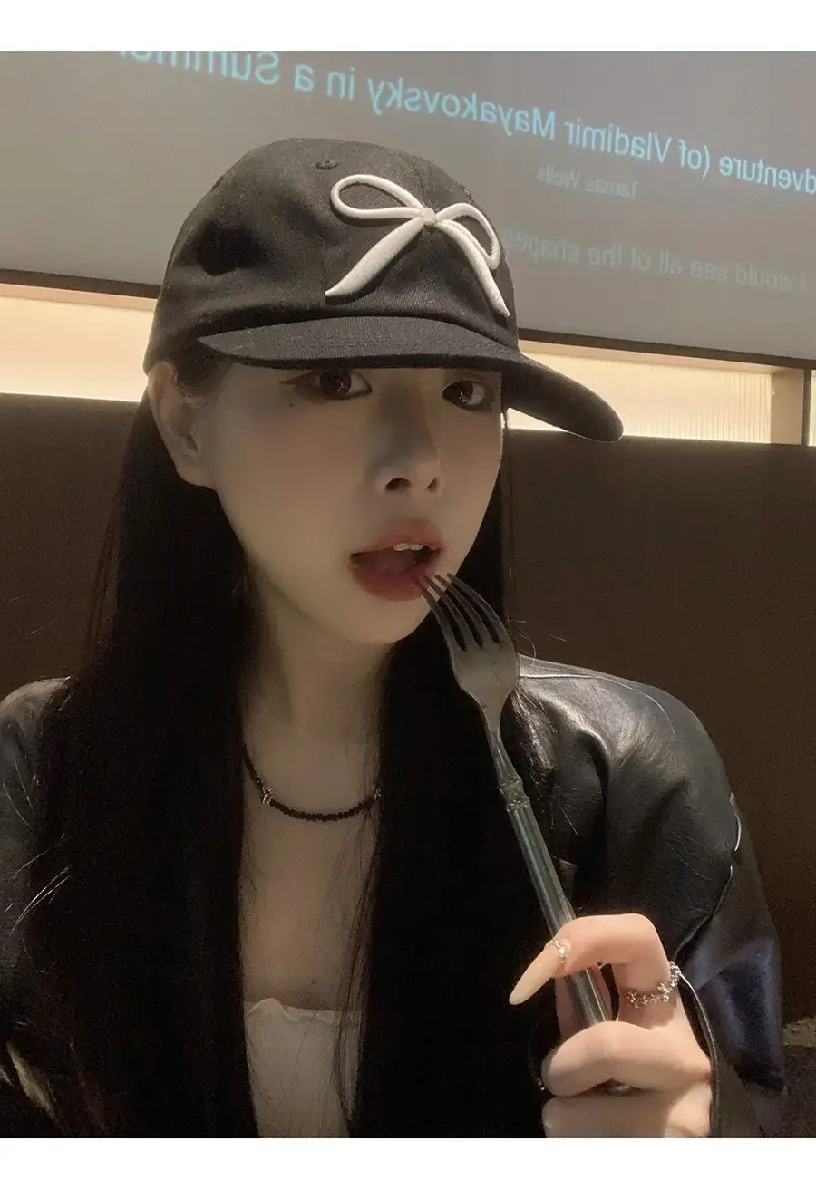 Women Baseball Cap with Bowknot Embroidery Large Brim — feature 2