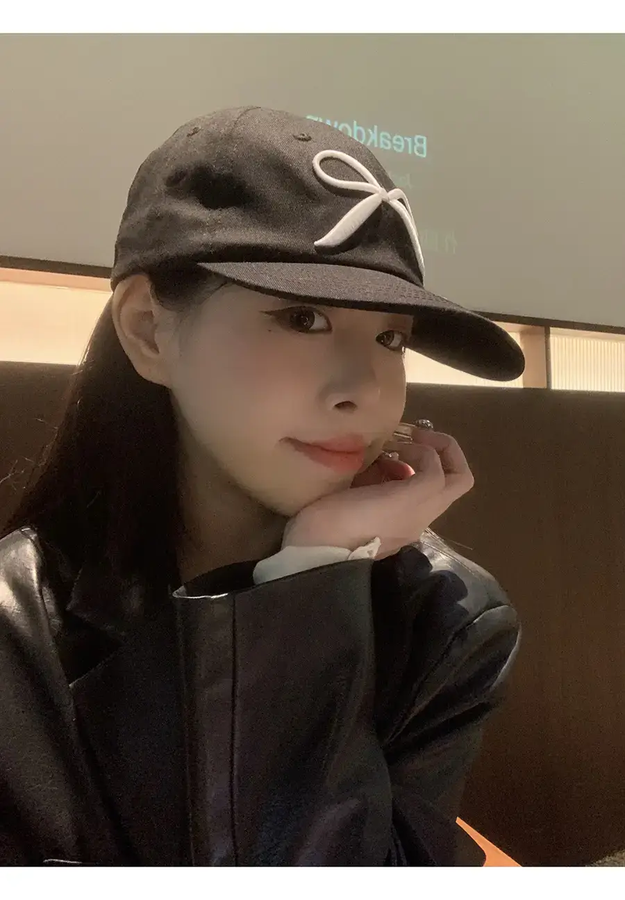 Women Baseball Cap with Bowknot Embroidery Large Brim — feature 4