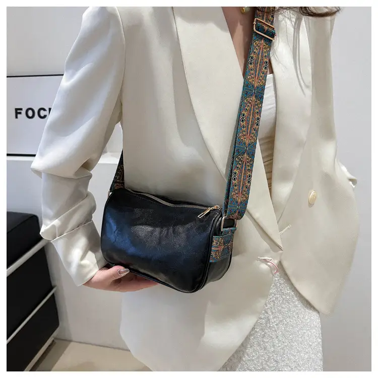 Green Leather Crossbody Bag with Patterned Strap — feature 14