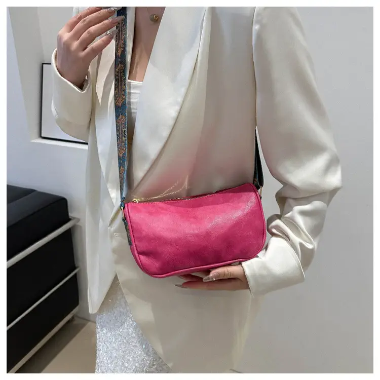 Green Leather Crossbody Bag with Patterned Strap — feature 17